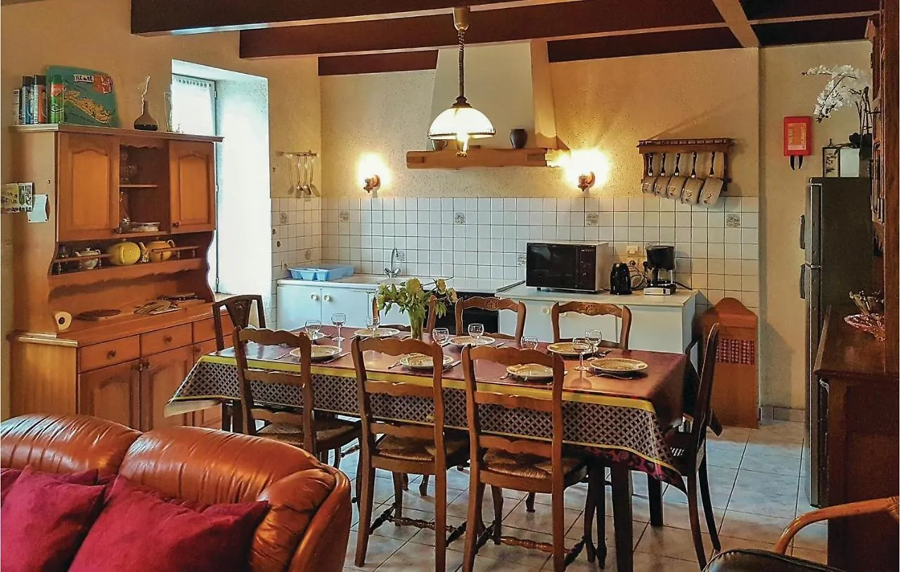 Dom wakacyjny 4 Bedroom Amazing Home In Le Cloitre S Thegonnec