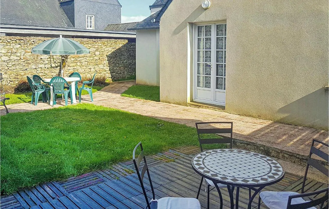 Dom wakacyjny 4 Bedroom Amazing Home In Le Cloitre S Thegonnec Francja