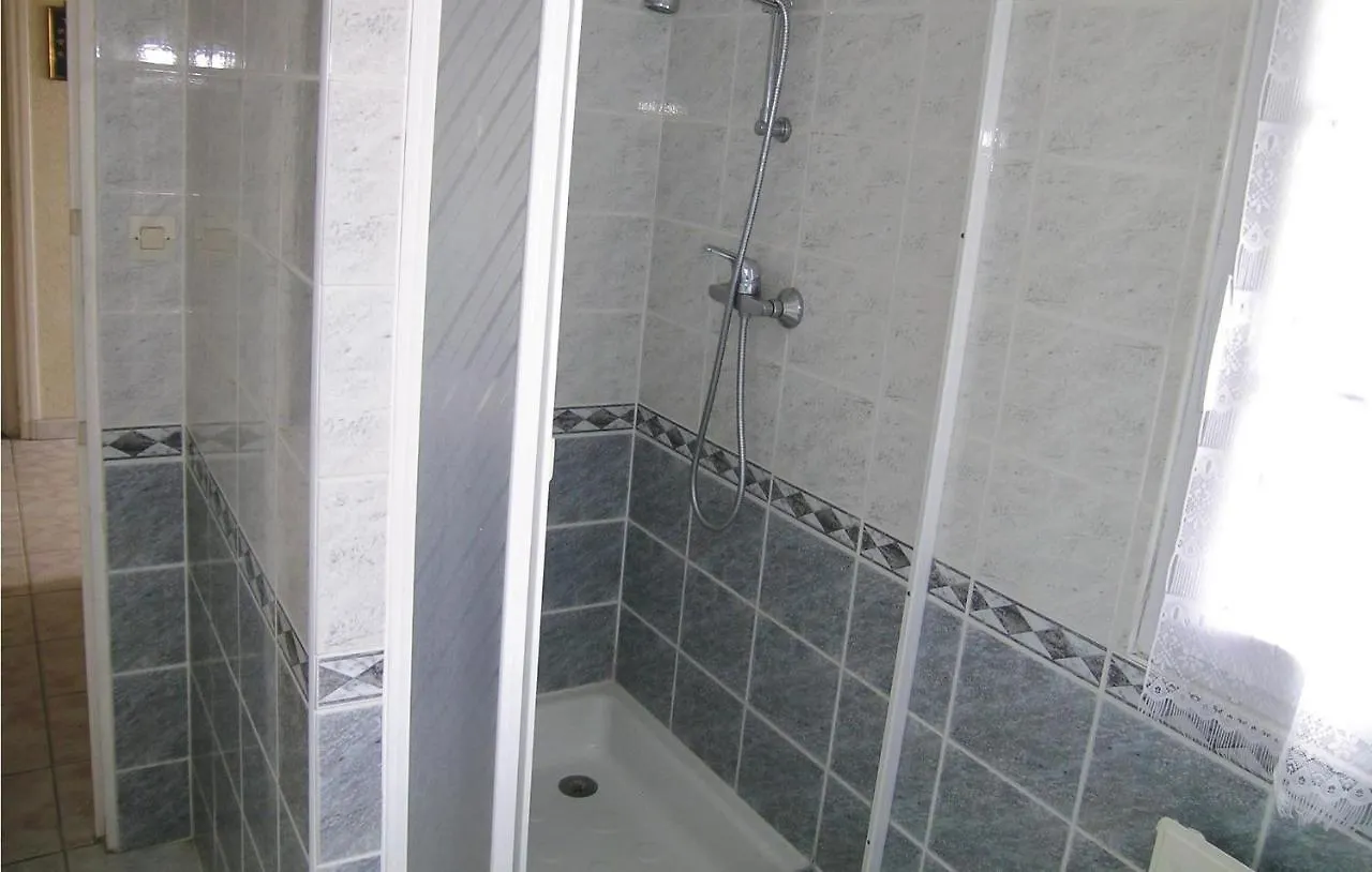 Dom wakacyjny 4 Bedroom Amazing Home In Le Cloitre S Thegonnec Francja
